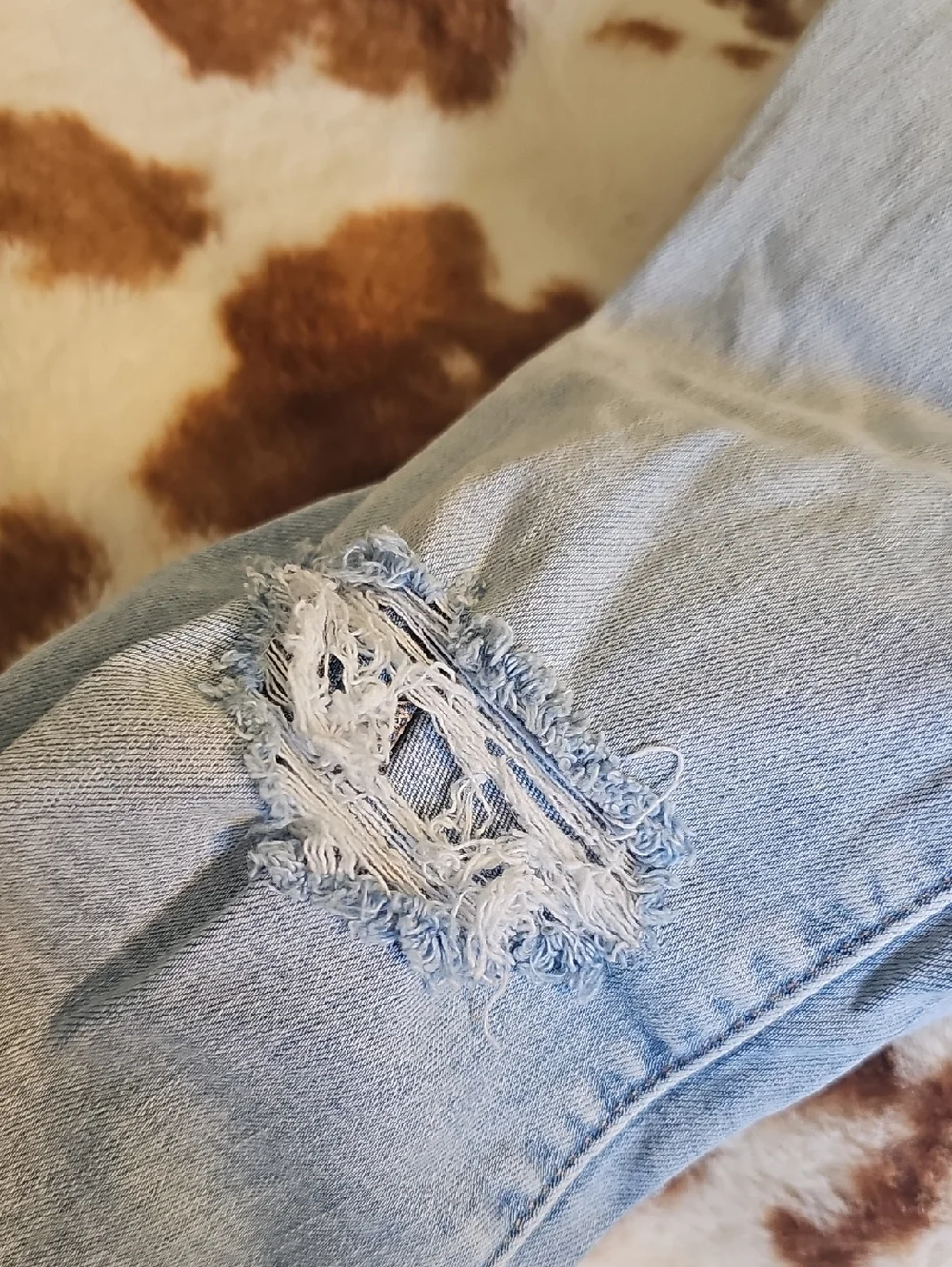 American Eagle Light Wash Distressed Women’s Jeans - Size 6 High-Rise Jeggings - Picture 4 of 8